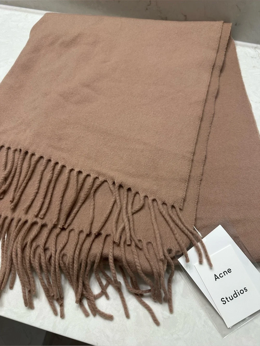 Acne Studios fringed wool scarf in warm camel-pink, NWT, oversized - Picture 4 of 6